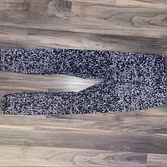 Lululemon align pant 25” black and white size 4 - Picture 8 of 9